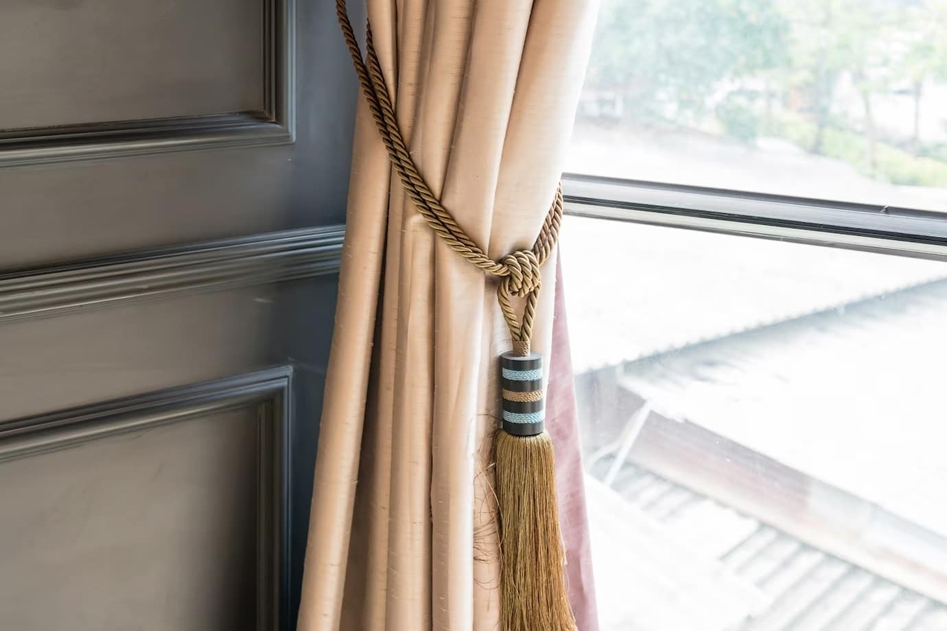 The Best Curtain Fabrics for Amersham’s Unique Climate